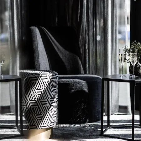 Le Marin - Handwritten Collection 4* Роттердам